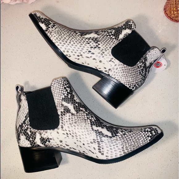 Blondo Emelia Snake Waterproof Chelsea Bootie - Picture 8 of 13